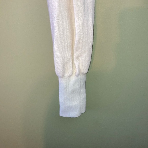 Wilfred White Turtleneck Crop Sweater with Long Sleeves - Picture 5 of 12